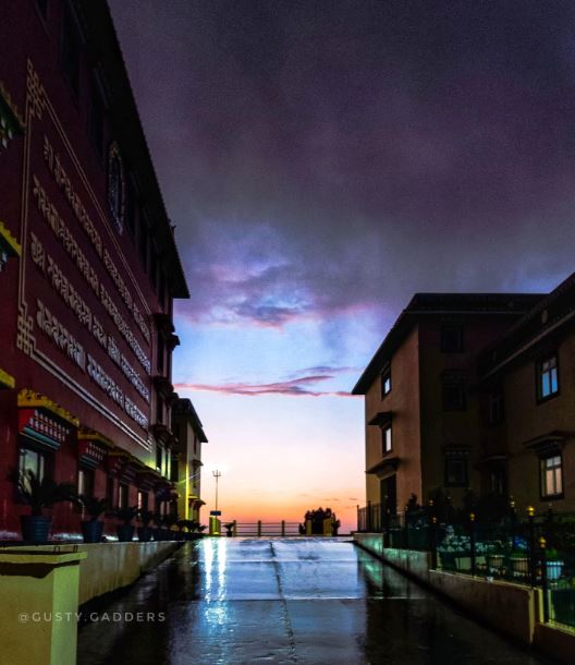 An evening at Nyingyang Monastery, Bir Billing